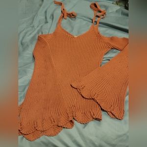 Sweater ties  on open shoulders